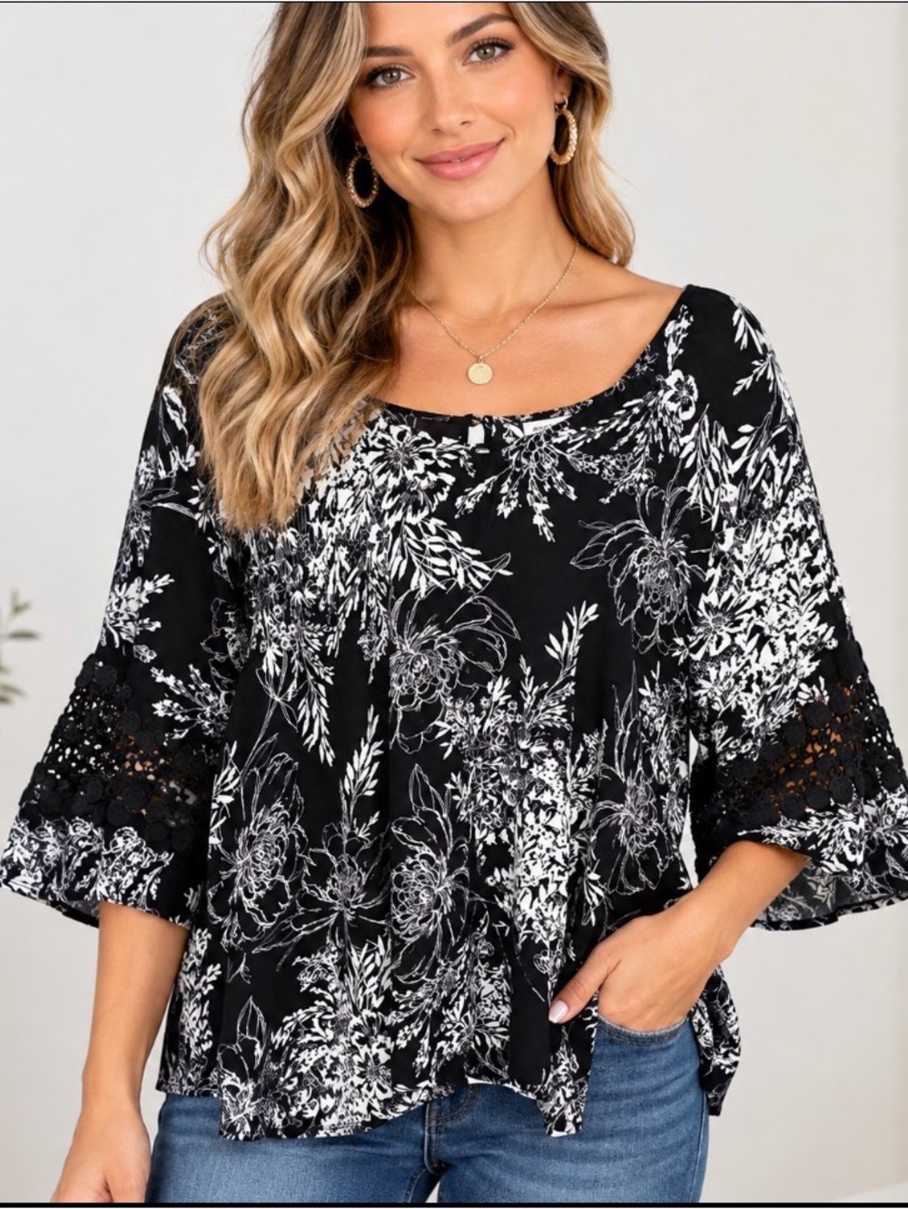 Avenue Black & White Floral 3/4 flutter sleeve Boho fairycore whimsical Blouse
